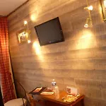 Hotel Restaurant Les Pins Logis 2*