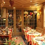 Restaurant Les Pins Logis Hotel