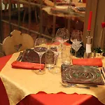 Hotel Restaurant Les Pins Logis 2*