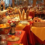 Hotel Restaurant Les Pins Logis 2*