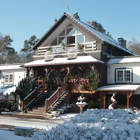 Hotel Restaurant Les Pins Logis 2*