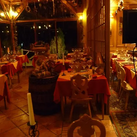 ホテル Restaurant Les Pins Logis 2*