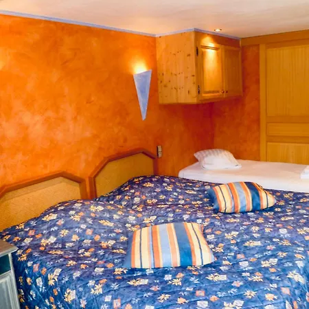 ホテル Restaurant Les Pins Logis