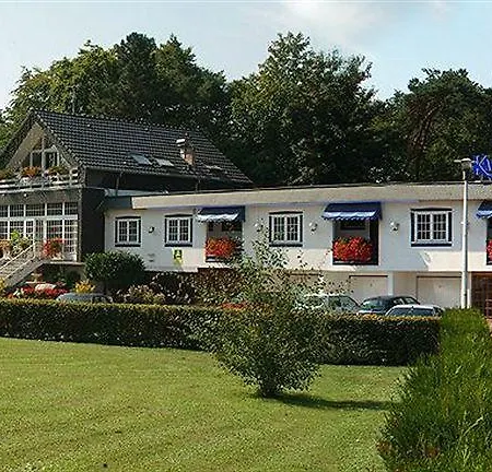 Restaurant Les Pins Logis ホテル アグノー