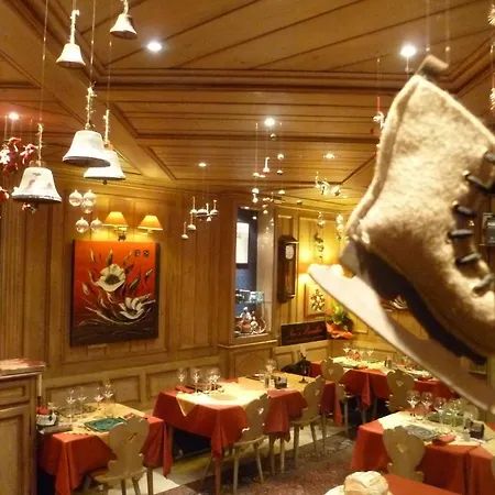 Restaurant Les Pins Logis 2* アグノー
