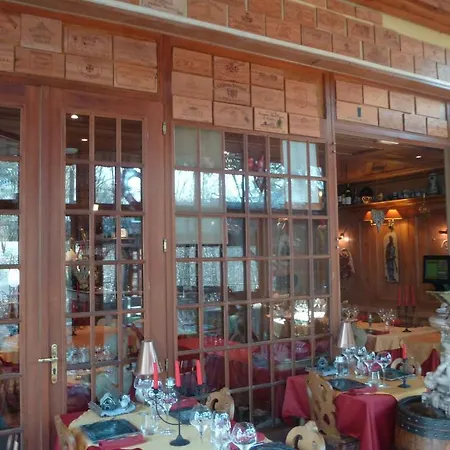 Restaurant Les Pins Logis 2* アグノー