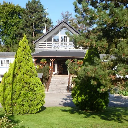 Restaurant Les Pins Logis ホテル 2*