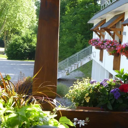Restaurant Les Pins Logis ホテル