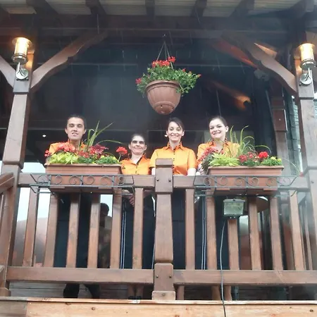 ホテル Restaurant Les Pins Logis