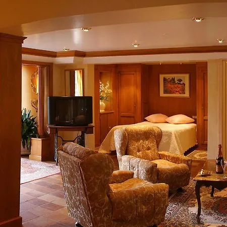 Restaurant Les Pins Logis ホテル