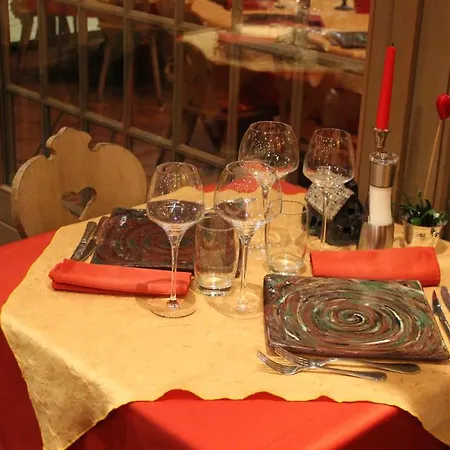 ホテル Restaurant Les Pins Logis 2*