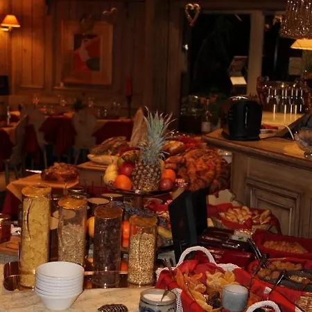 ホテル Restaurant Les Pins Logis 2*