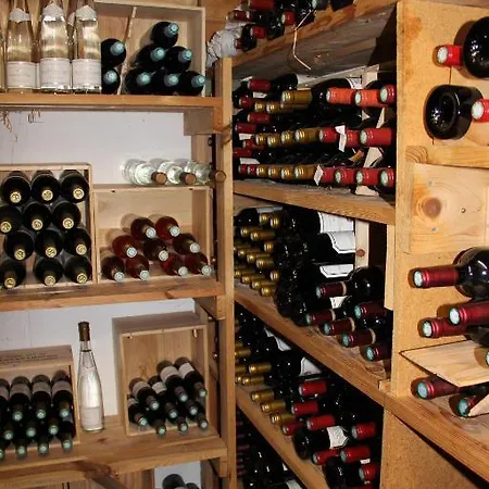 Restaurant Les Pins Logis ホテル 2*