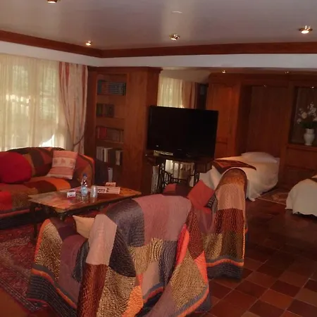 Restaurant Les Pins Logis ホテル 2*