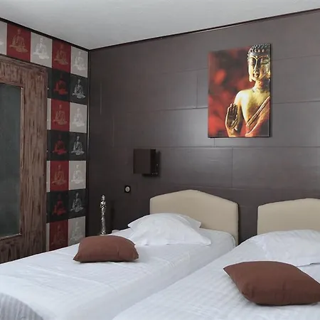 Restaurant Les Pins Logis Hotel 2*