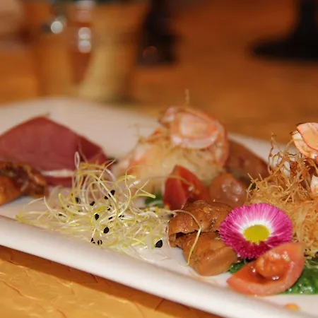 Restaurant Les Pins Logis ホテル