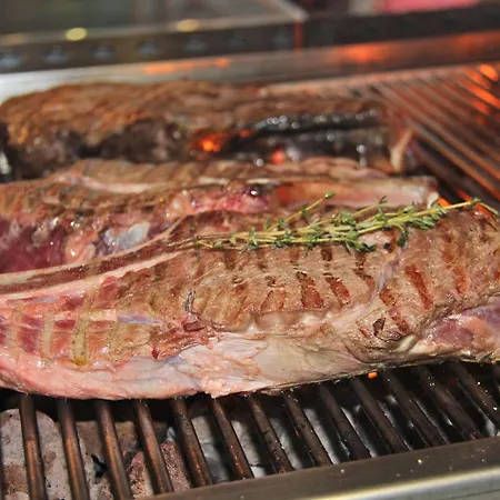 ホテル Restaurant Les Pins Logis 2*