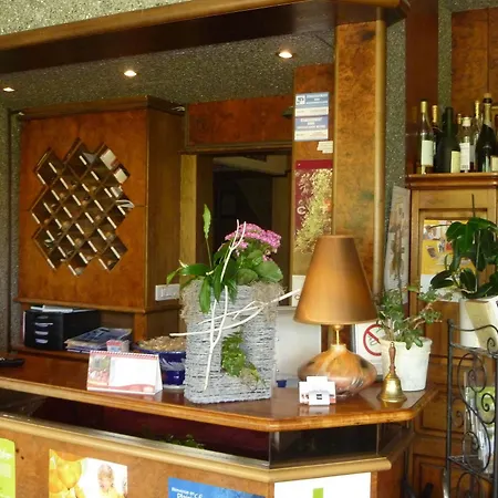 Restaurant Les Pins Logis ホテル