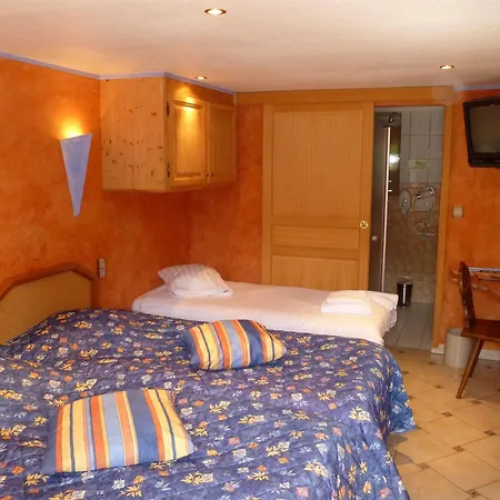 ホテル Restaurant Les Pins Logis
