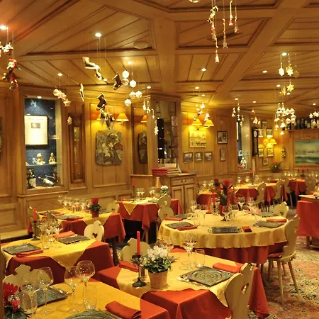 Restaurant Les Pins Logis Hotel 2*