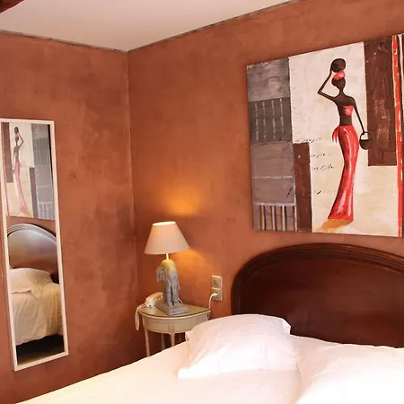 Restaurant Les Pins Logis 2* アグノー