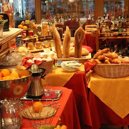 ホテル Restaurant Les Pins Logis 2*