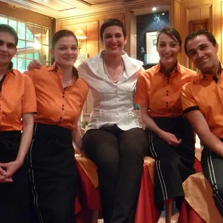 Restaurant Les Pins Logis ホテル