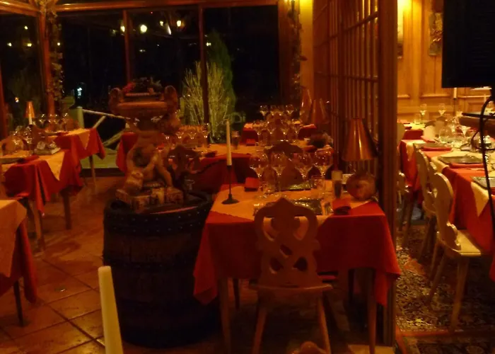 Hotel Restaurant Les Pins Logis 2*