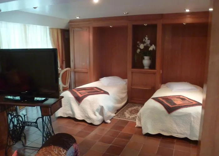 Restaurant Les Pins Logis Hotel 2*