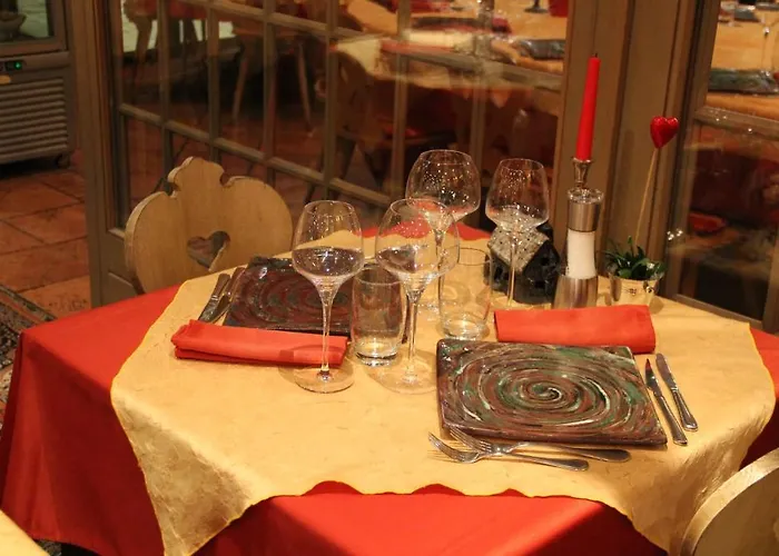 Hotel Restaurant Les Pins Logis 2*