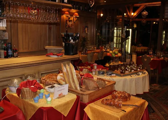 Hotel Restaurant Les Pins Logis Haguenau