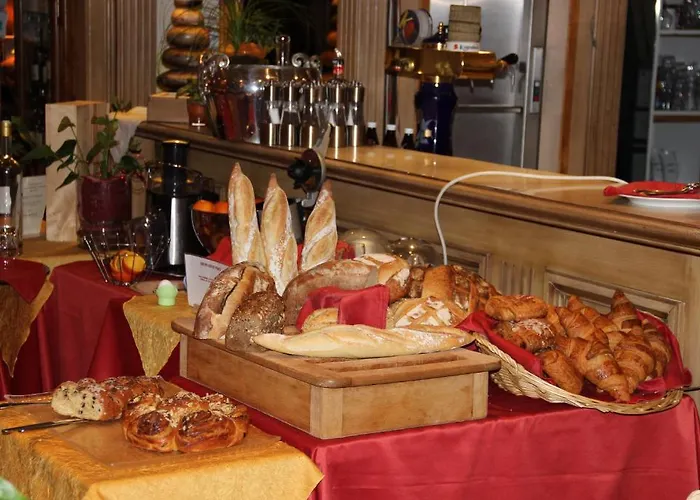 Restaurant Les Pins Logis Hotel