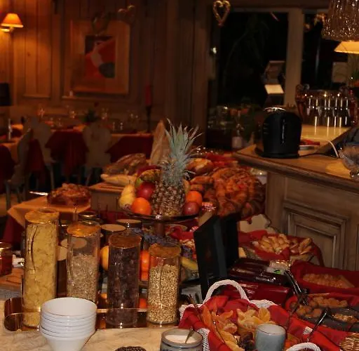 Hotel Restaurant Les Pins Logis 2*