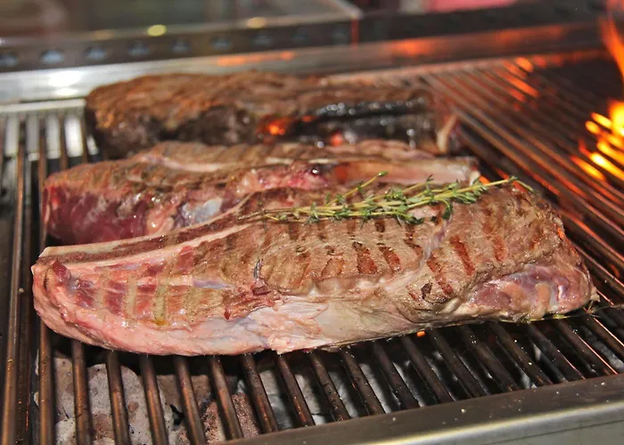 Hotel Restaurant Les Pins Logis 2*